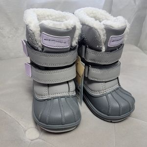 Kid's Snow boots size 5